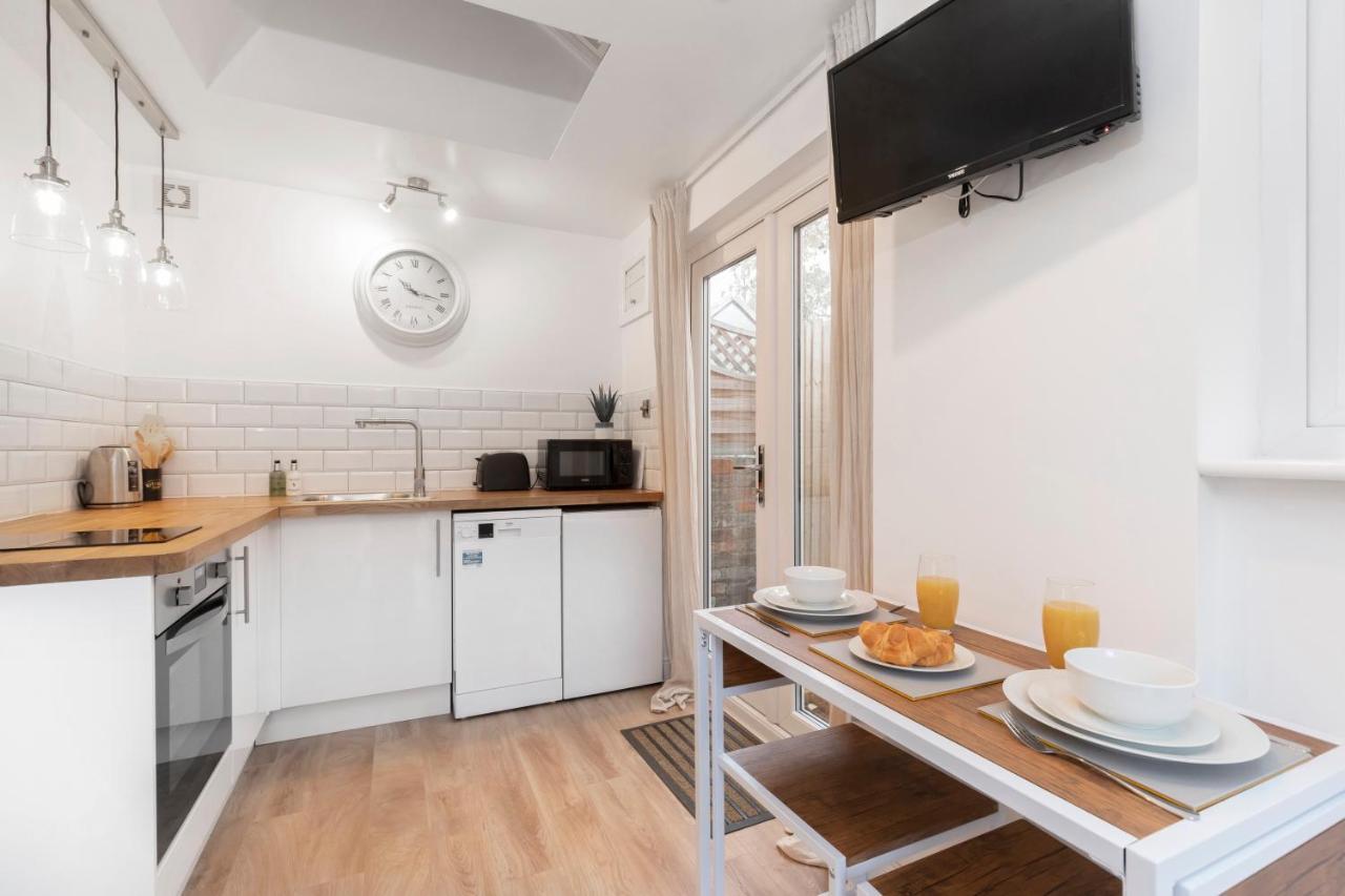 Modern Self Contained Studio Home Cheltenham Exterior foto
